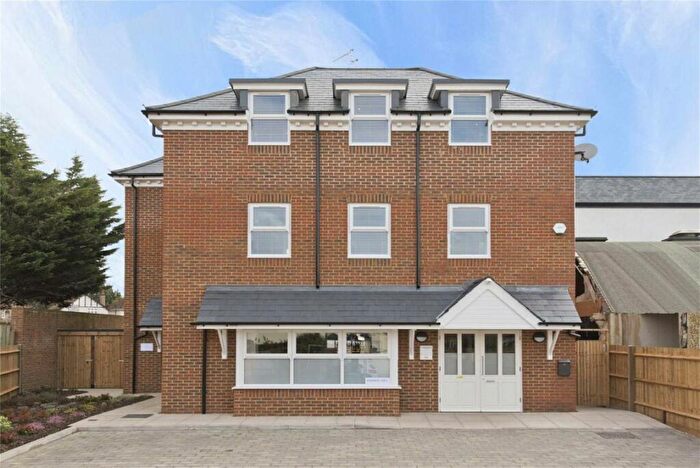2 Bedroom Flat To Rent In Springfield Lane, Weybridge, KT13