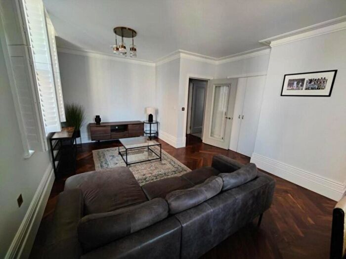 2 Bedroom Apartment To Rent In Cumming Street, London, N1