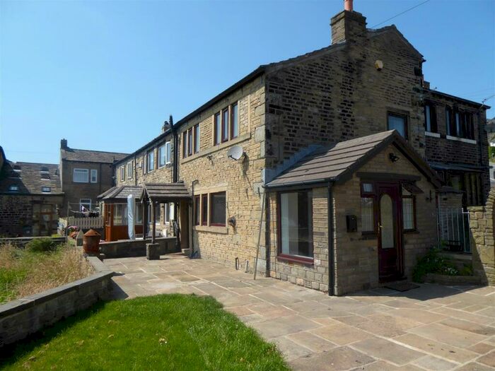 2 Bedroom House To Rent In Slades Road, Huddersfield, HD7