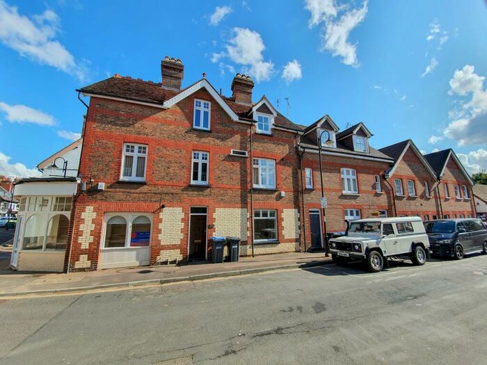2 Bedroom Flat To Rent In High Street, East Grinstead, RH19