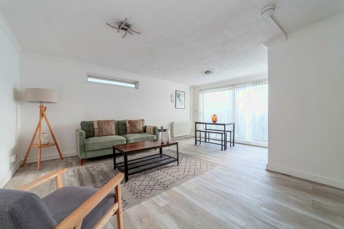 2 Bedroom Flat To Rent In Radbourne Crescent, London, E17