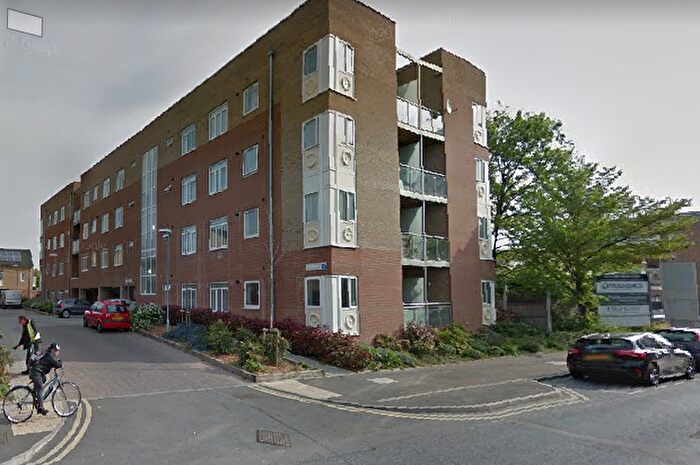 2 Bedroom Flat To Rent In Glen Mews, Southend-On-Sea, SS1