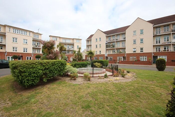 2 Bedroom Flat To Rent In Magdalene Gardens, London, N20