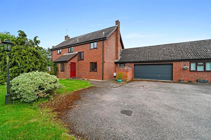 4 Bedroom Detached House For Sale In Chestnut Close, Fornham All Saints, Bury St. Edmunds, IP28