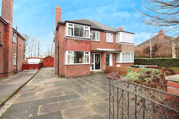 3 Bedroom Semi-Detached House For Sale In Pendas Way, Leeds, LS15