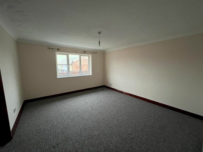 Property To Rent In Dolphin Court, Fore Street, Cullompton, EX15