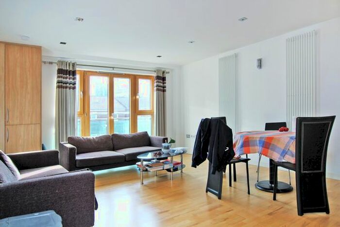 3 Bedroom Flat To Rent In Chicksand Street, Spitalfields, London, E1
