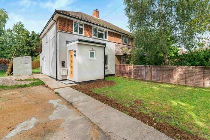 3 Bedroom Semi-Detached House To Rent In Merton Way, Yarnton, OX5