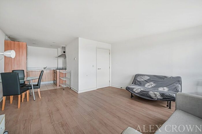 2 Bedroom Flat For Sale In Eden Grove, Holloway, N7