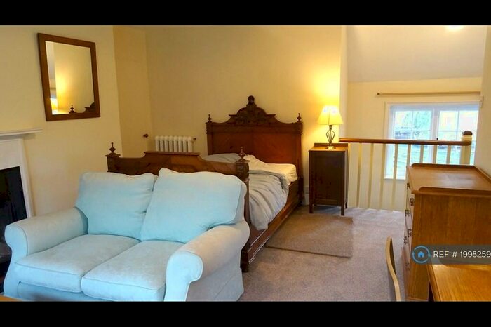 Studio To Rent In Standford Lane, Bordon, GU35