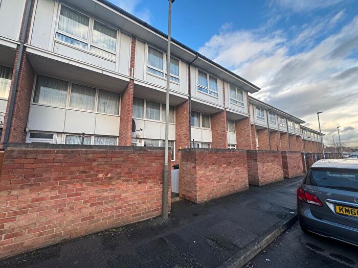 3 Bedroom Apartment To Rent In Southey Close, Leicester, LE4