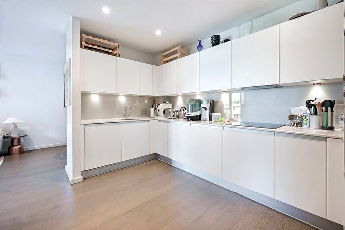 2 Bedroom Flat For Sale In York Way, London, N7