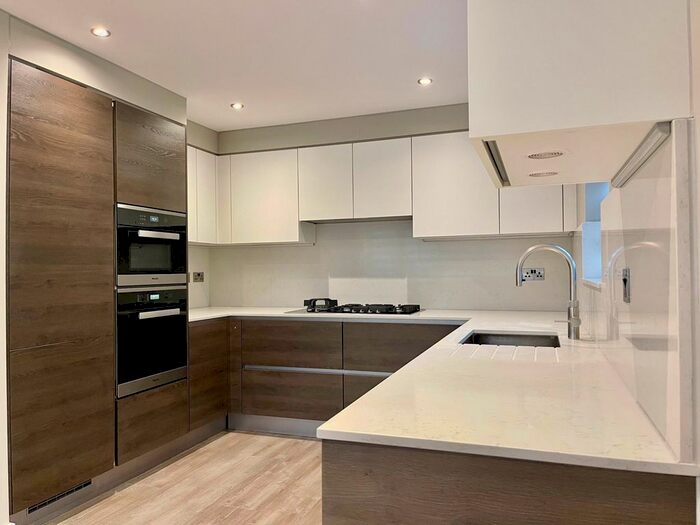 2 Bedroom Flat To Rent In Edgwarebury Lane, Edgware, HA8