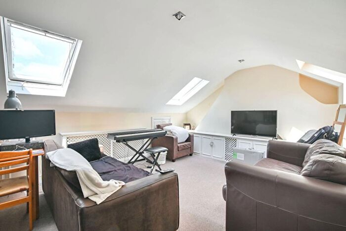 1 Bedroom Flat To Rent In Lime Grove, Shepherd's Bush, London, W12