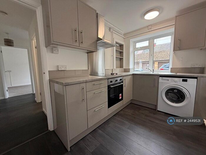 2 Bedroom Flat To Rent In Cockpit Close, Woodstock, OX20