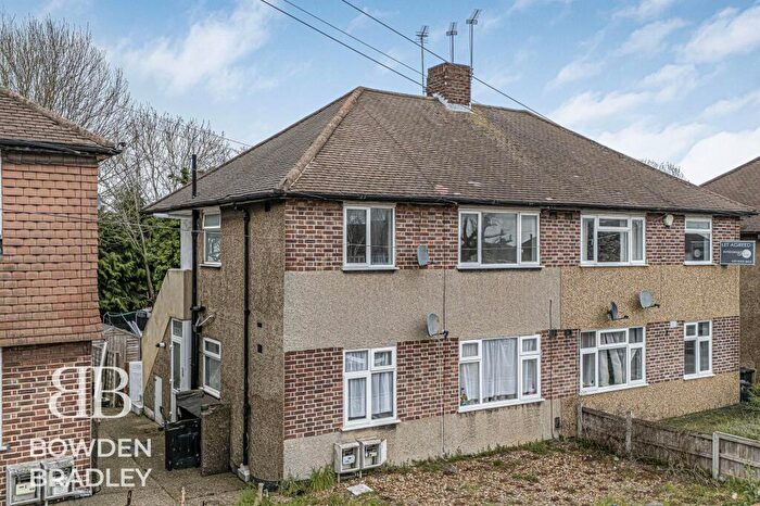 2 Bedroom Maisonette For Sale In Brunswick Gardens, Hainault, IG6