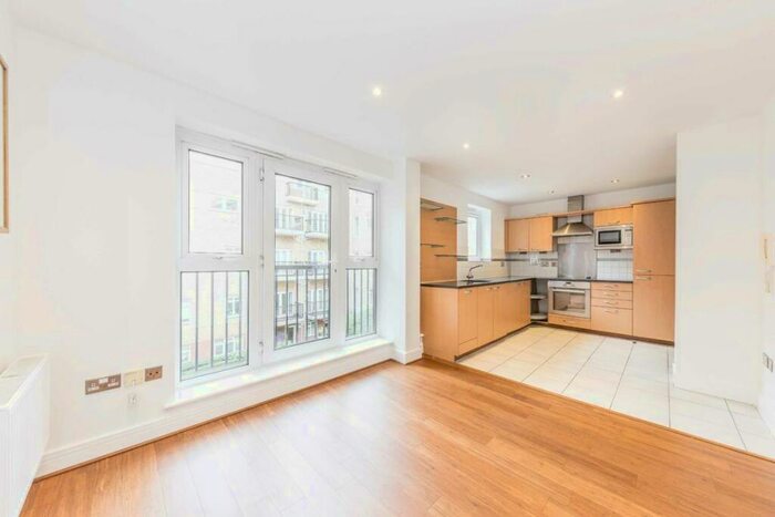 1 Bedroom Flat To Rent In Goswell Road, Clerkenwell, EC1V