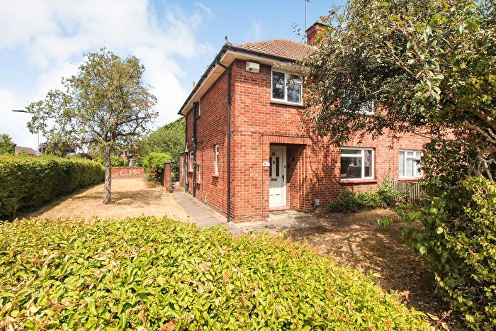 3 Bedroom Semi-Detached House For Sale In Old Ford End Road, Bedford, MK40
