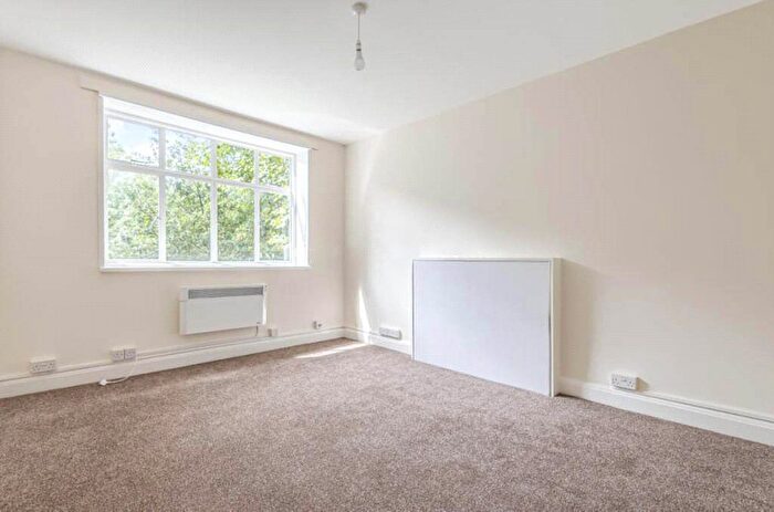 1 Bedroom Flat To Rent In Oakfield Court, Haslemere Road, London, N8