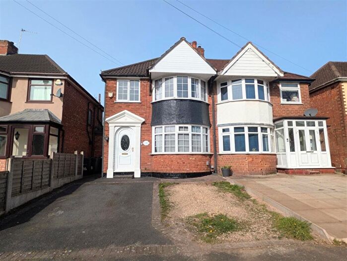 3 Bedroom Semi Detached House For Sale In Aldershaw Road, Birmingham, B26