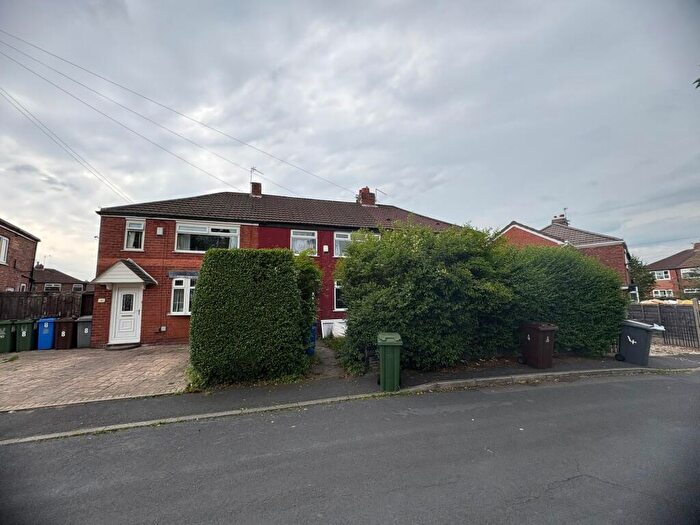 3 Bedroom Terraced House For Sale In Lyme Grove, Droylsden, M43