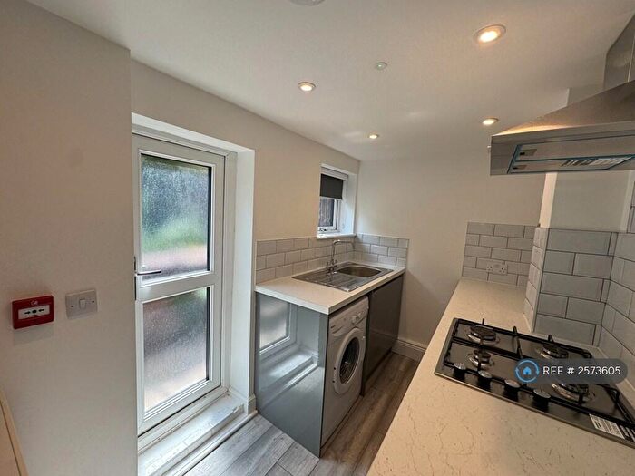1 Bedroom Flat To Rent In Basement, Doncaster, DN4