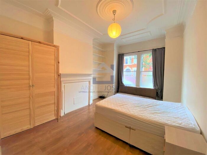 Studio To Rent In Englewood Road, Clapham South, London, SW12