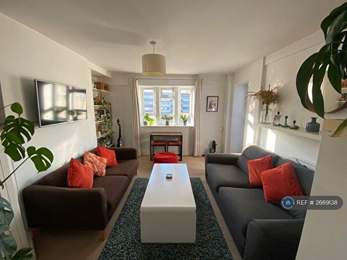 2 Bedroom Flat To Rent In Nunhead Lane, London, SE15