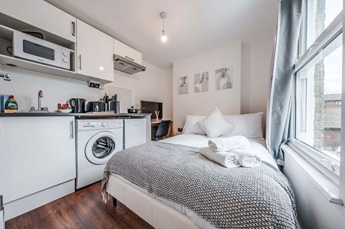 1 Bedroom Flat To Rent In A Denmark Hill, London, SE5