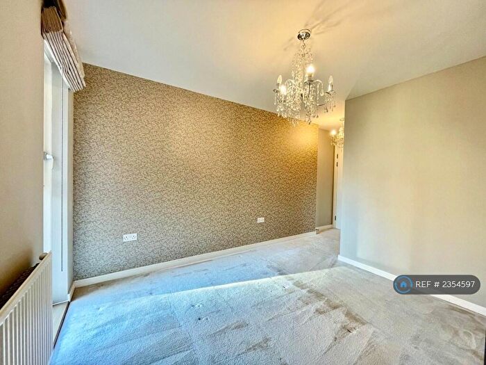 2 Bedroom Flat To Rent In Connersville Way, Croydon, CR0