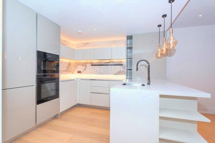 2 Bedroom Flat To Rent In Cassini Apartments, Cascade Way, London, W12