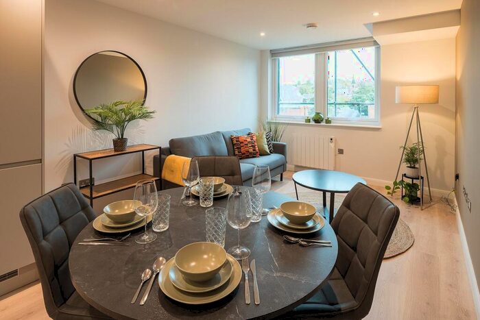 1 Bedroom Flat To Rent In Hamilton House, HP1