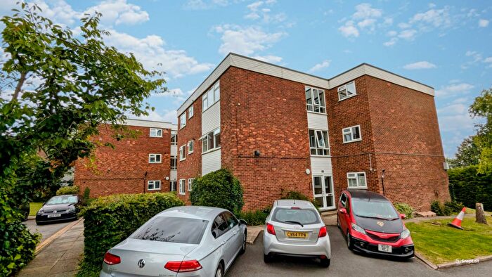 2 Bedroom Flat To Rent In Eastbury Court, Lemsford Road, St Albans, Hertfordshire, AL1
