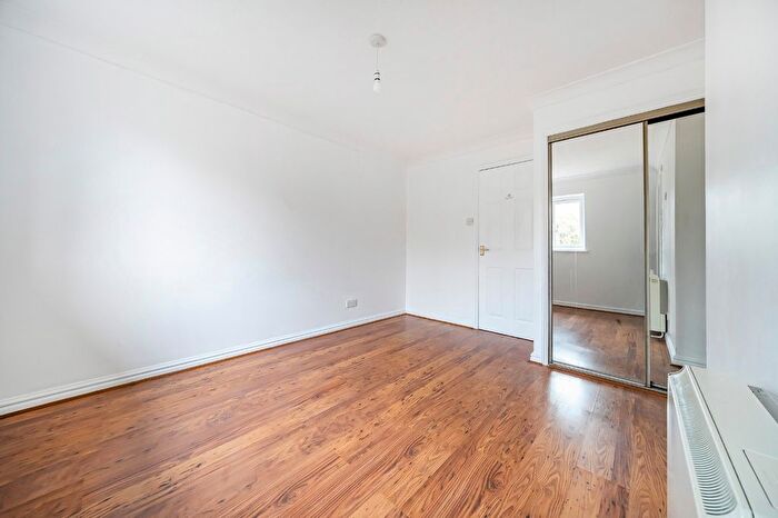 1 Bedroom Flat For Sale In Millbridge Gardens, Sholing, Southampton, Hampshire, SO19