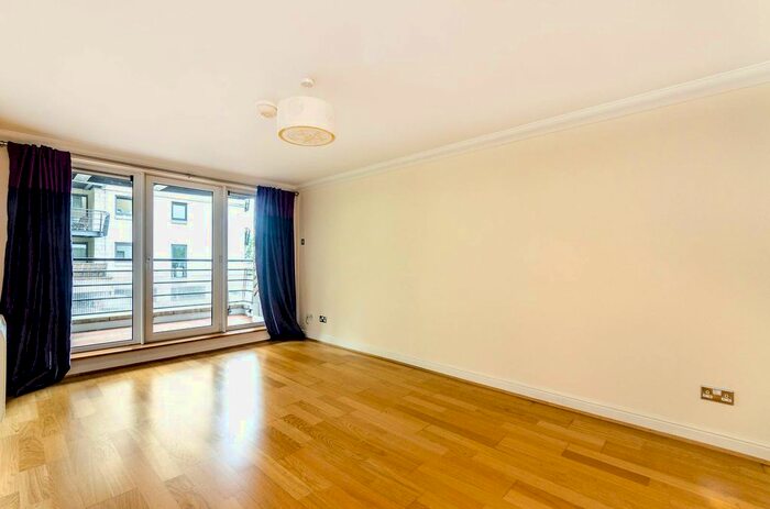 2 Bedroom Flat For Sale In Glaisher Street, Deptford, London, SE8