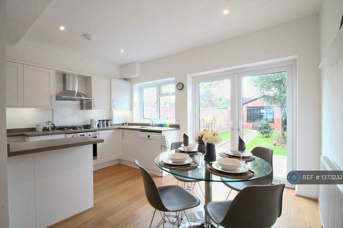3 Bedroom Terraced House To Rent In Hazel Bank, Surbiton, KT5