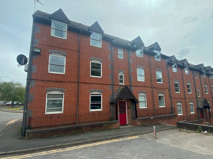 2 Bedroom Apartment To Rent In Lynden Mews, Dale Road, Reading, Berkshire, RG2