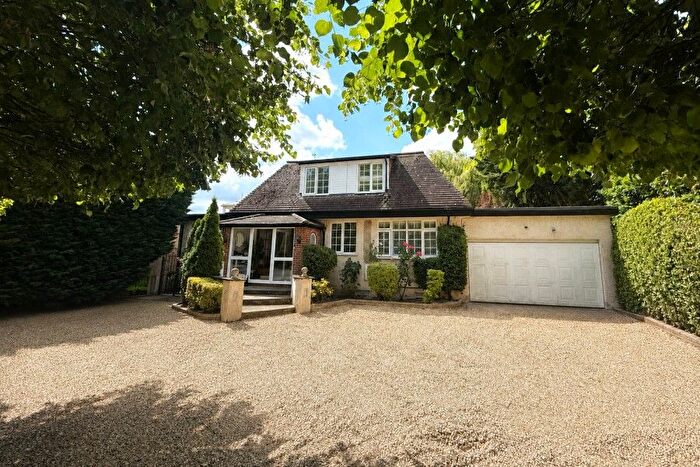 3 Bedroom Detached House To Rent In Shepperton, Surrey, TW17