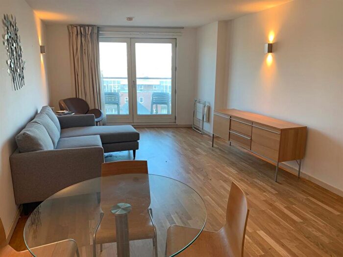 2 Bedroom Apartment To Rent In Skyline Central, Goulden Street, Manchester, M4