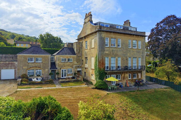 2 Bedroom Flat For Sale In Warminster Road, Bath, BA2