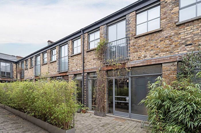 1 Bedroom Maisonette To Rent In Providence Yard, Bethnal Green, London, E2