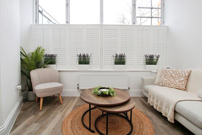 1 Bedroom Apartment To Rent In Clevedon Terrace - Cotham, BS6