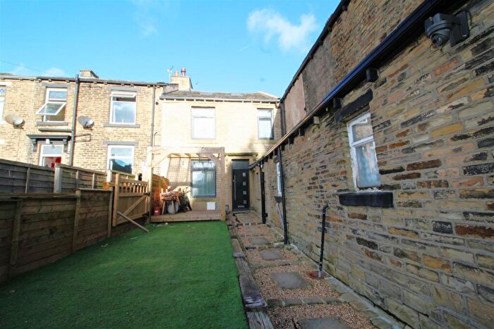 2 Bedroom End Of Terrace House For Sale In Garden Field, Wyke, Bradford, BD12