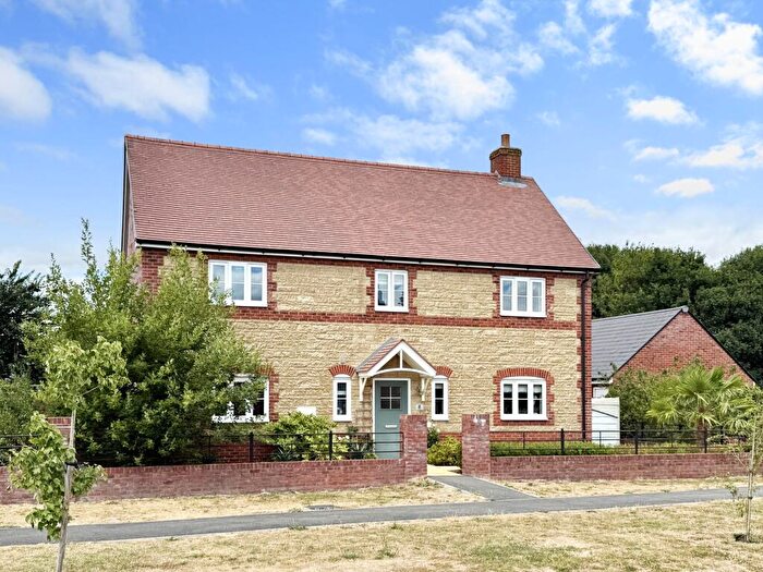 4 Bedroom Detached House For Sale In Jacksmeadow, Uffington, SN7