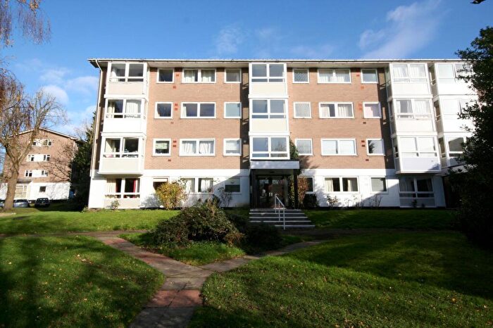 2 Bedroom Apartment To Rent In Southfield Park, OX4