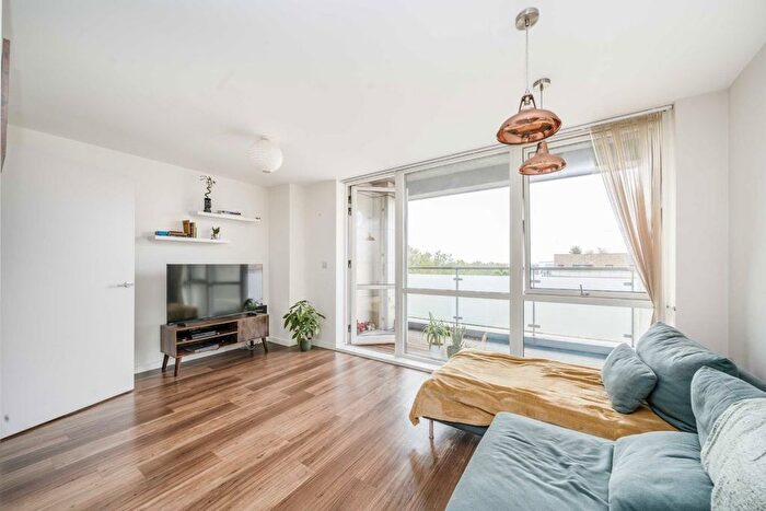 1 Bedroom Flat For Sale In Bollo Bridge Road, Acton, W3