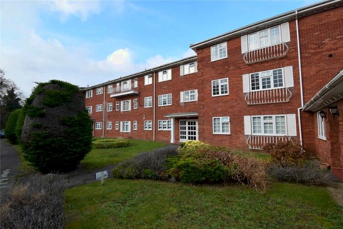 2 Bedroom Flat To Rent In Hillmead Court, Taplow, Maidenhead, Buckinghamshire SL6