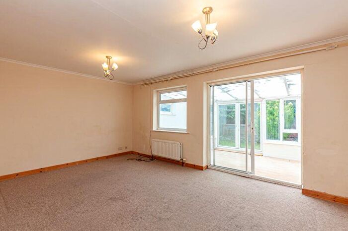 3 Bedroom Terraced House For Sale In Hanborough Close, Eynsham, OX29