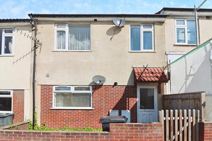 2 Bedroom Flat For Sale In Whitehall Road, Bristol, BS5