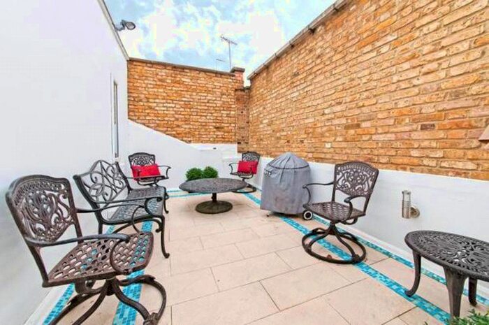 3 Bedroom Property To Rent In Princes Gate Mews, London, SW7